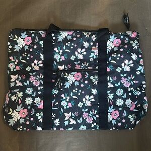 Packable Tote
Brand: Vera Bradley
L:18in W: 14in approximately 
Foldable tote